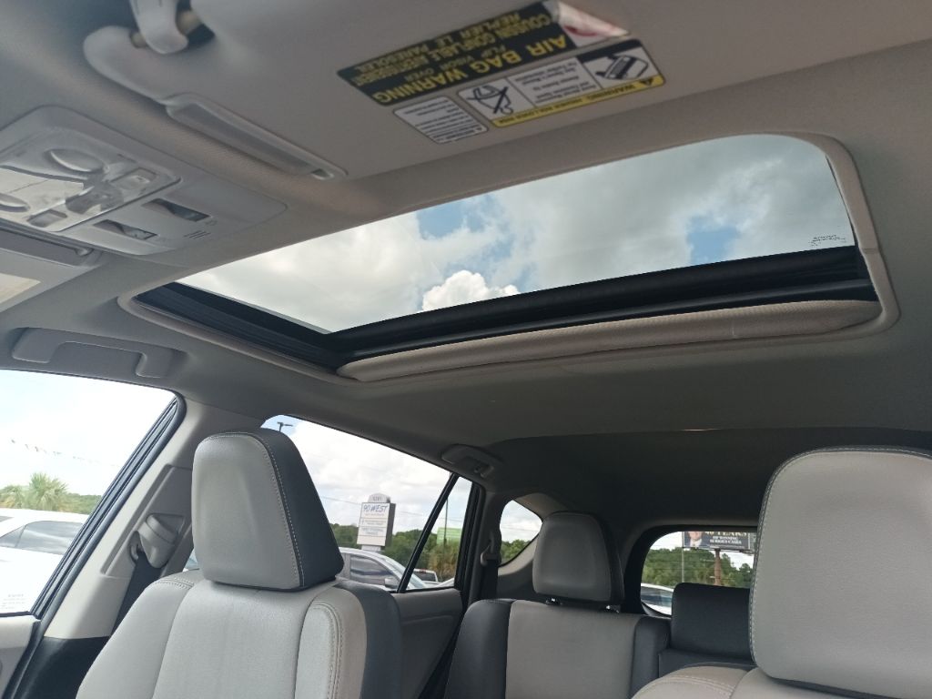 Photo 9 of this TOYOTA RAV4