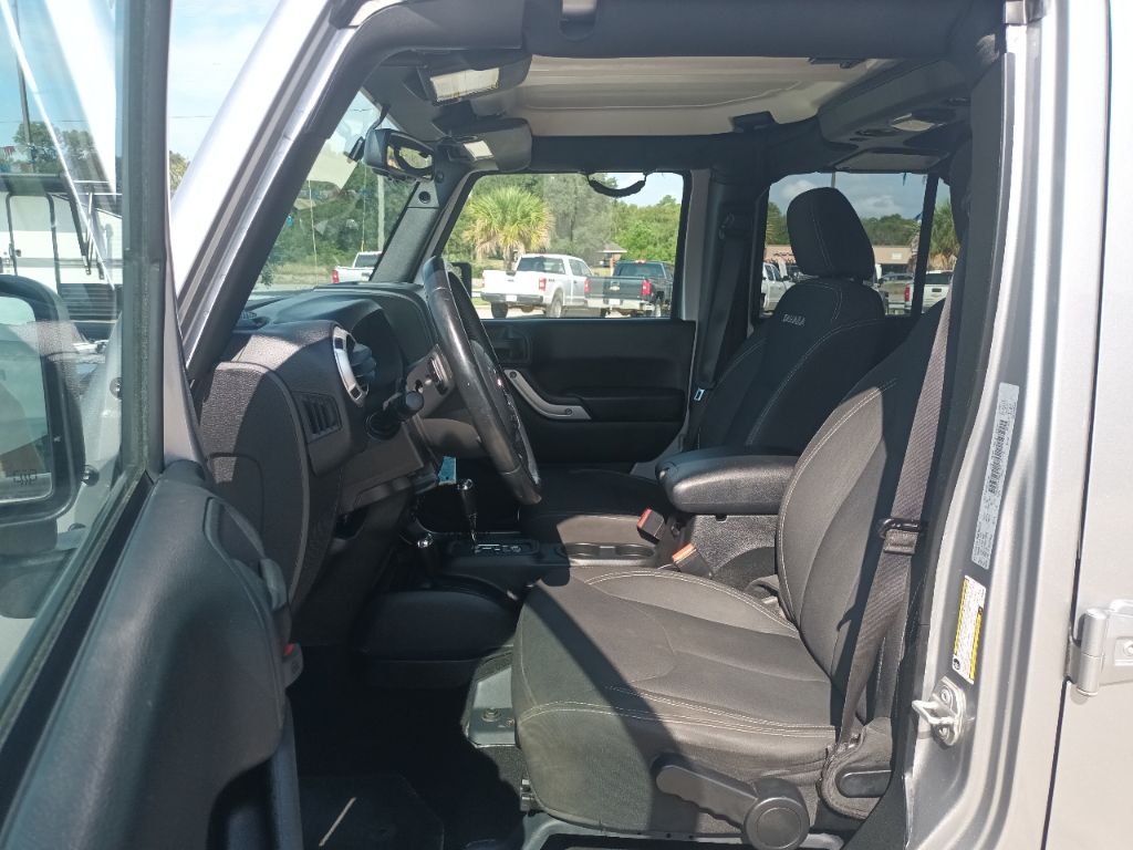 Photo 8 of this JEEP WRANGLER UNLIMI