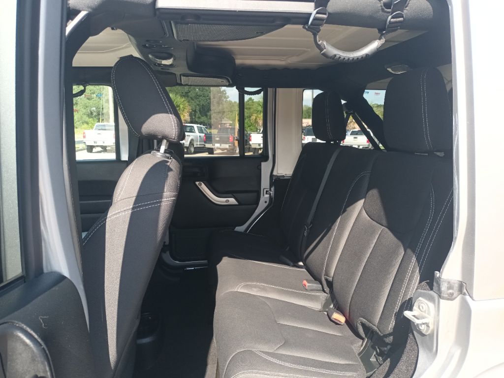 Photo 9 of this JEEP WRANGLER UNLIMI