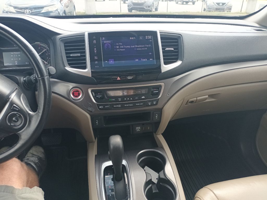 Photo 12 of this HONDA PILOT