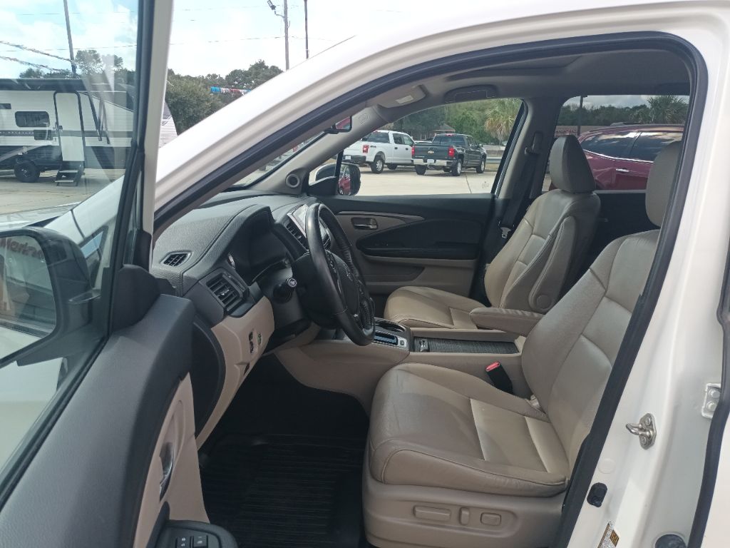 Photo 8 of this HONDA PILOT