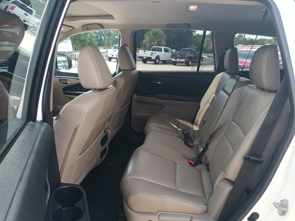Photo 10 of this HONDA PILOT