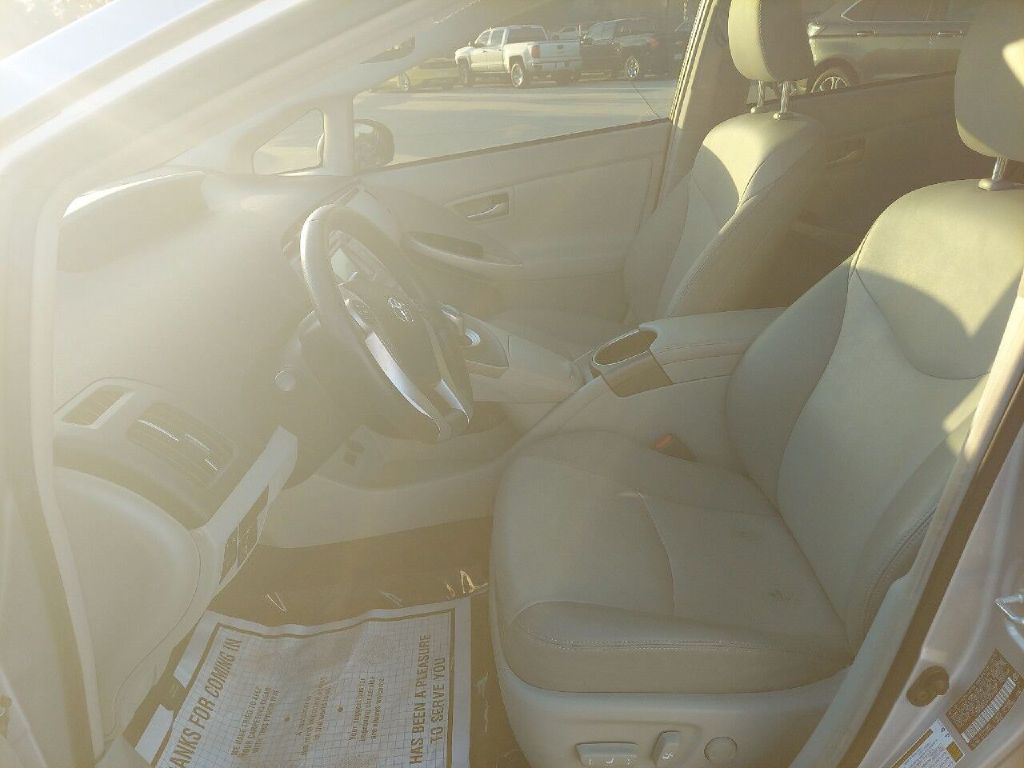 Photo 8 of this TOYOTA PRIUS