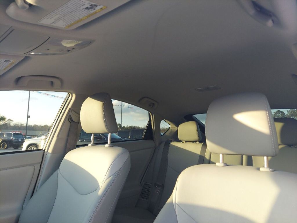 Photo 10 of this TOYOTA PRIUS