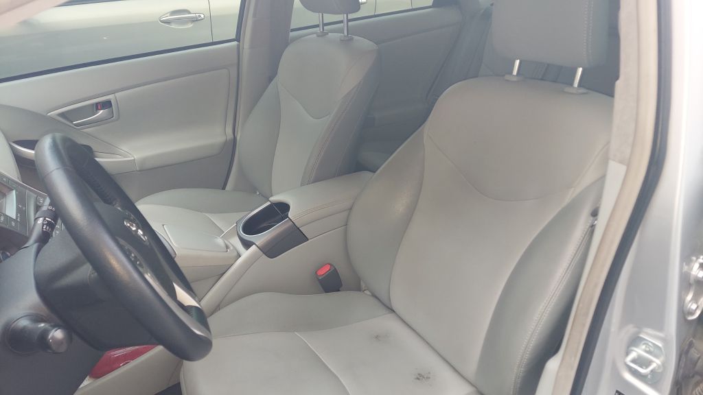 Photo 12 of this TOYOTA PRIUS