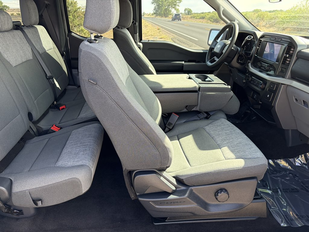 Additional photo of vehicle.