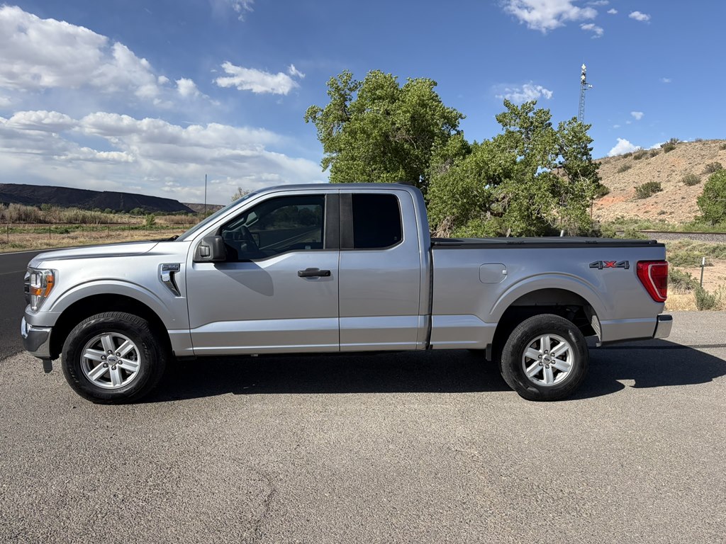 Additional photo of vehicle.