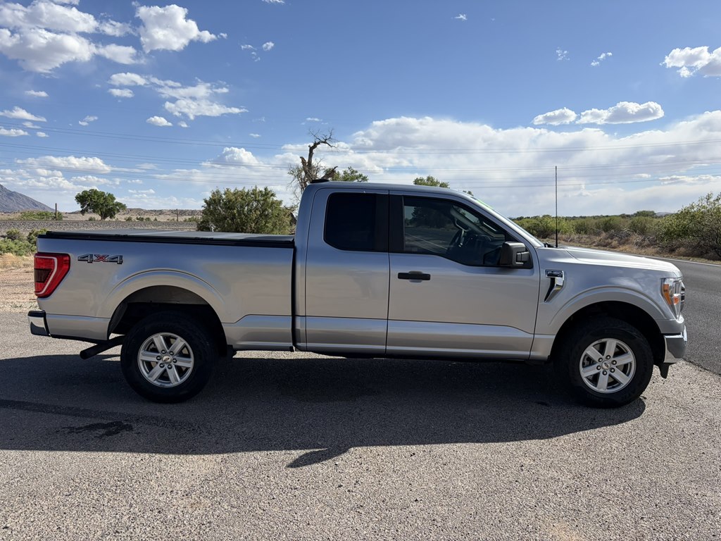 Additional photo of vehicle.