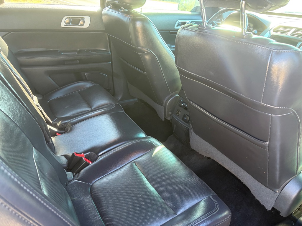 Additional photo of vehicle.