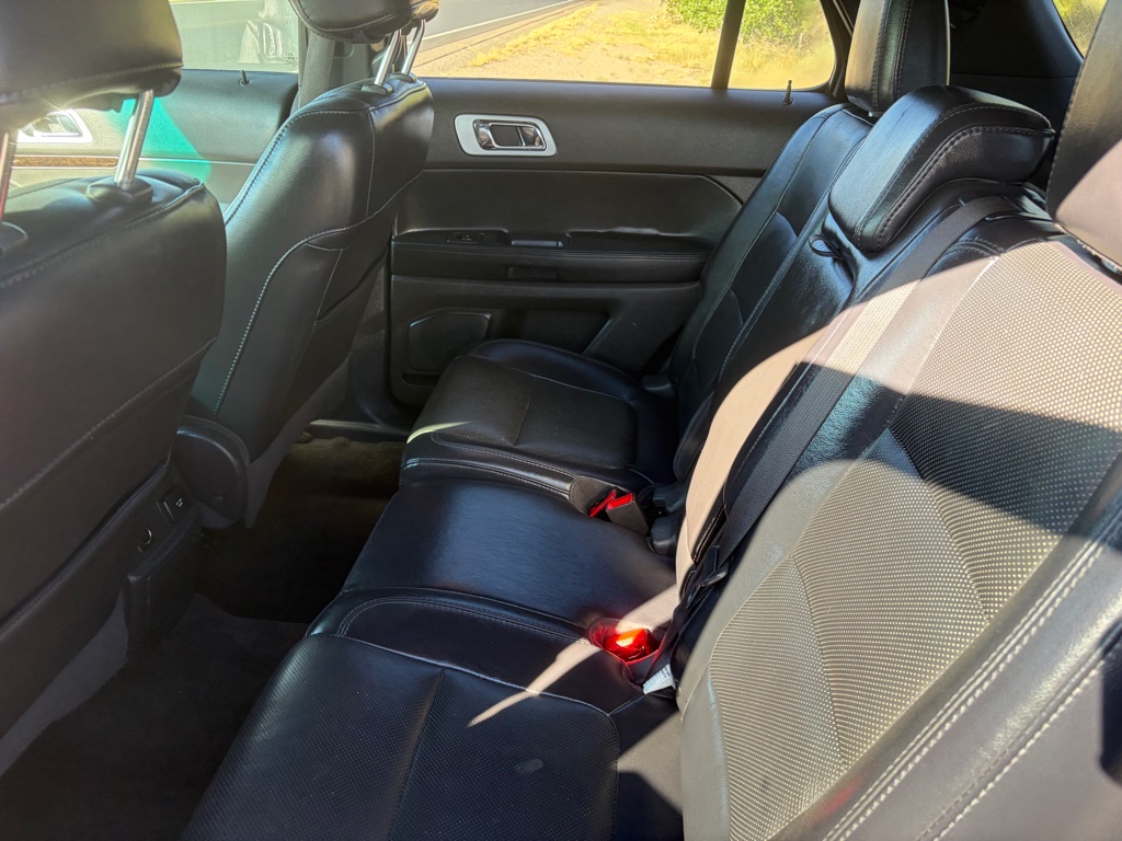 Additional photo of vehicle.