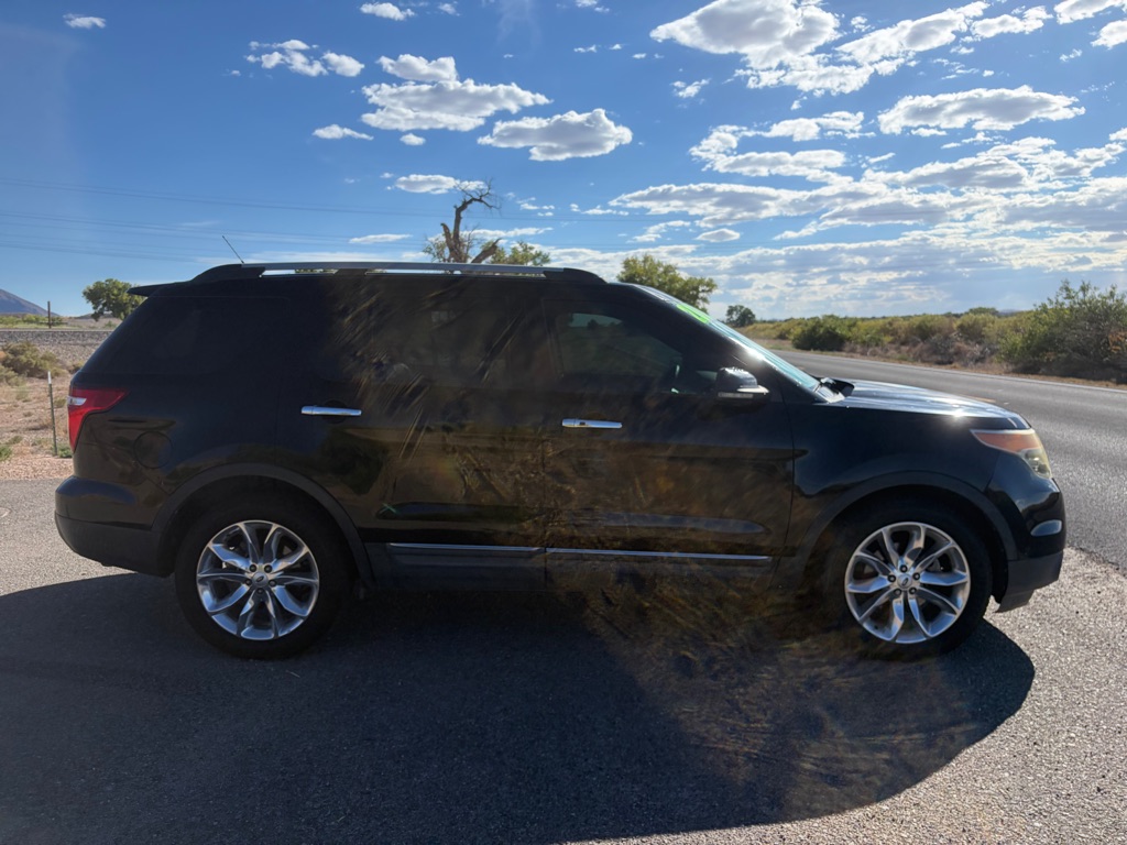 Additional photo of vehicle.