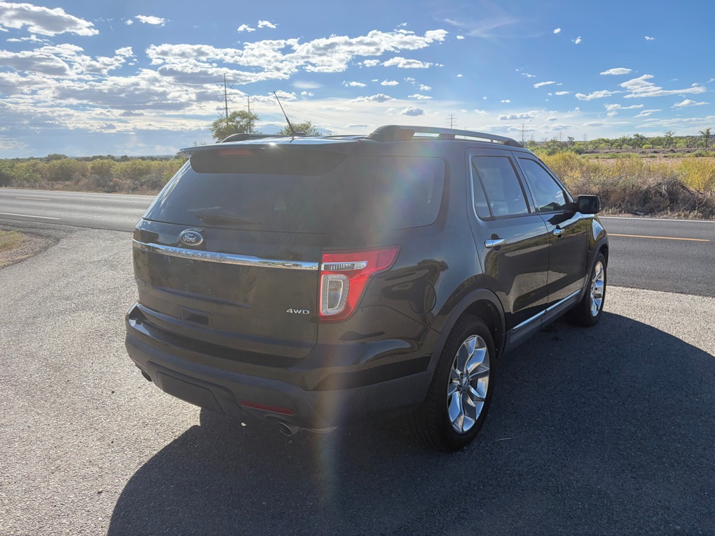 Additional photo of vehicle.