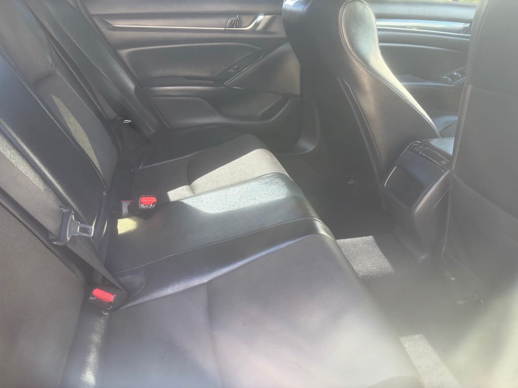 Additional photo of vehicle.
