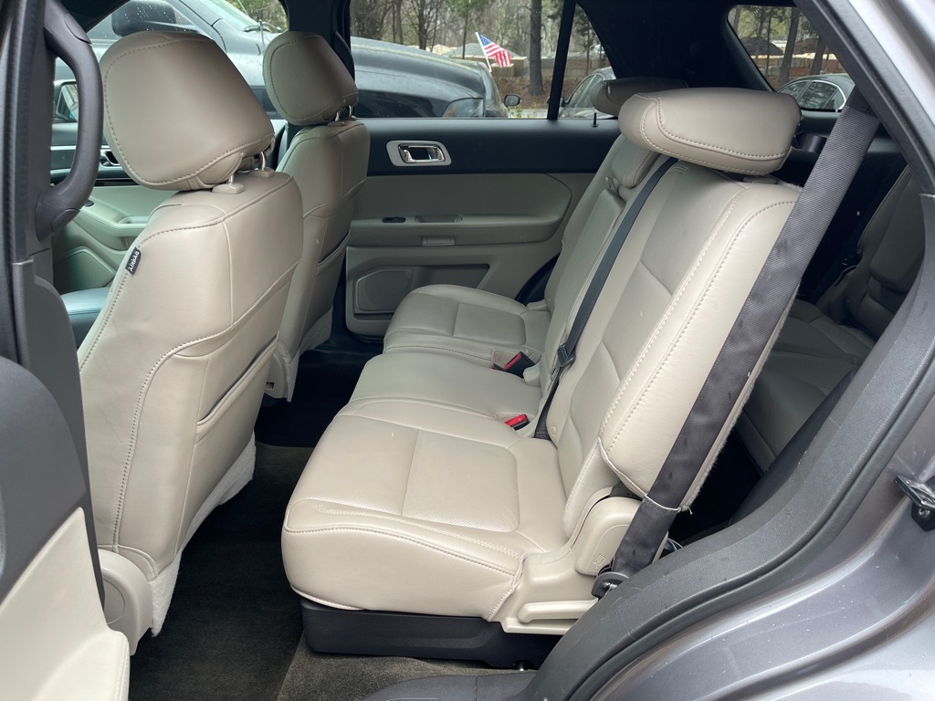 Photo 11 of this FORD EXPLORER