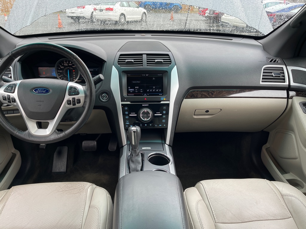 Photo 19 of this FORD EXPLORER