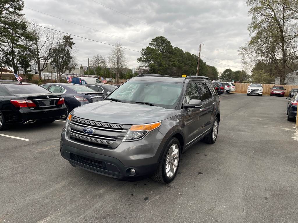 Photo 2 of this FORD EXPLORER