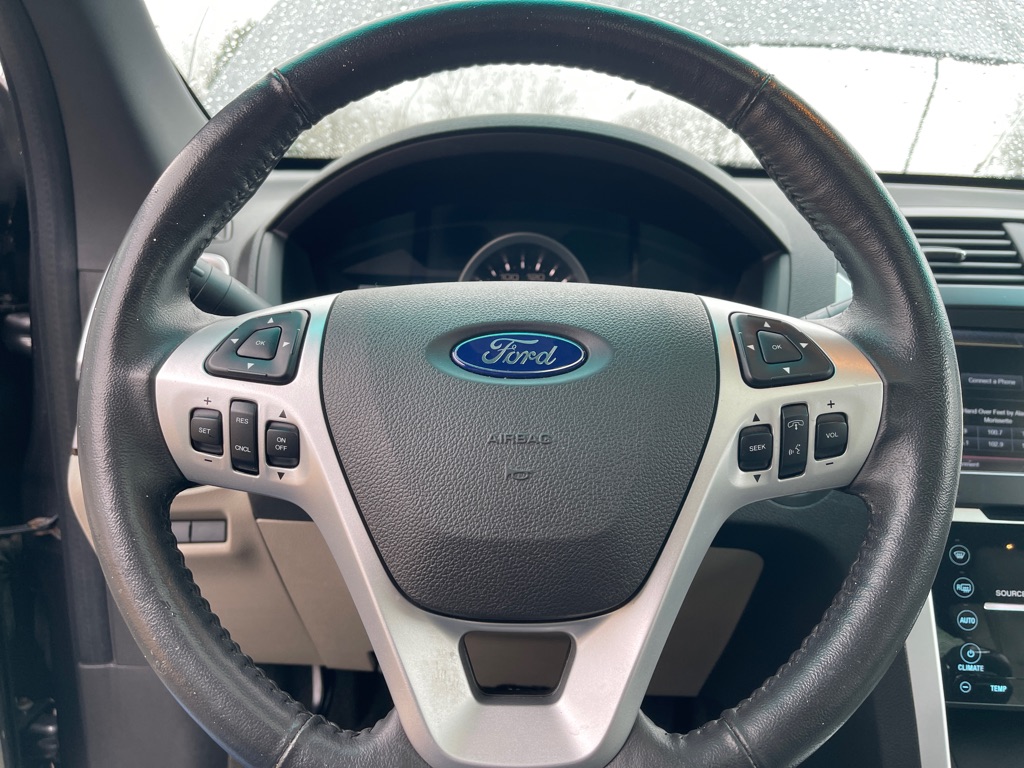 Photo 23 of this FORD EXPLORER