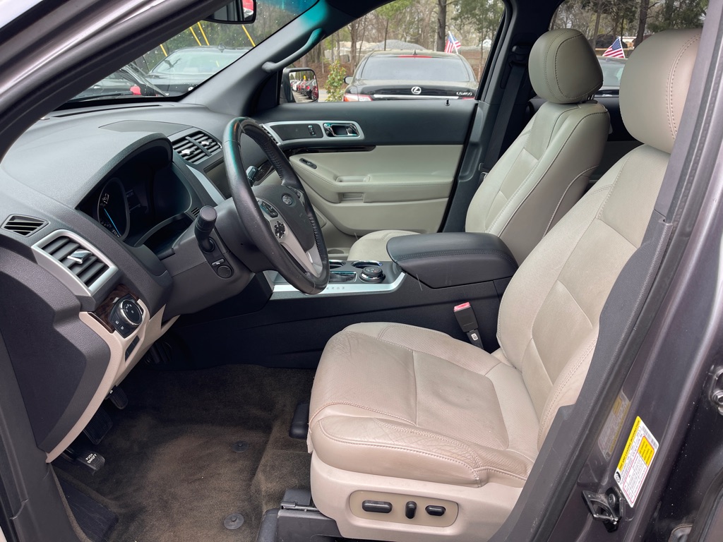 Photo 7 of this FORD EXPLORER