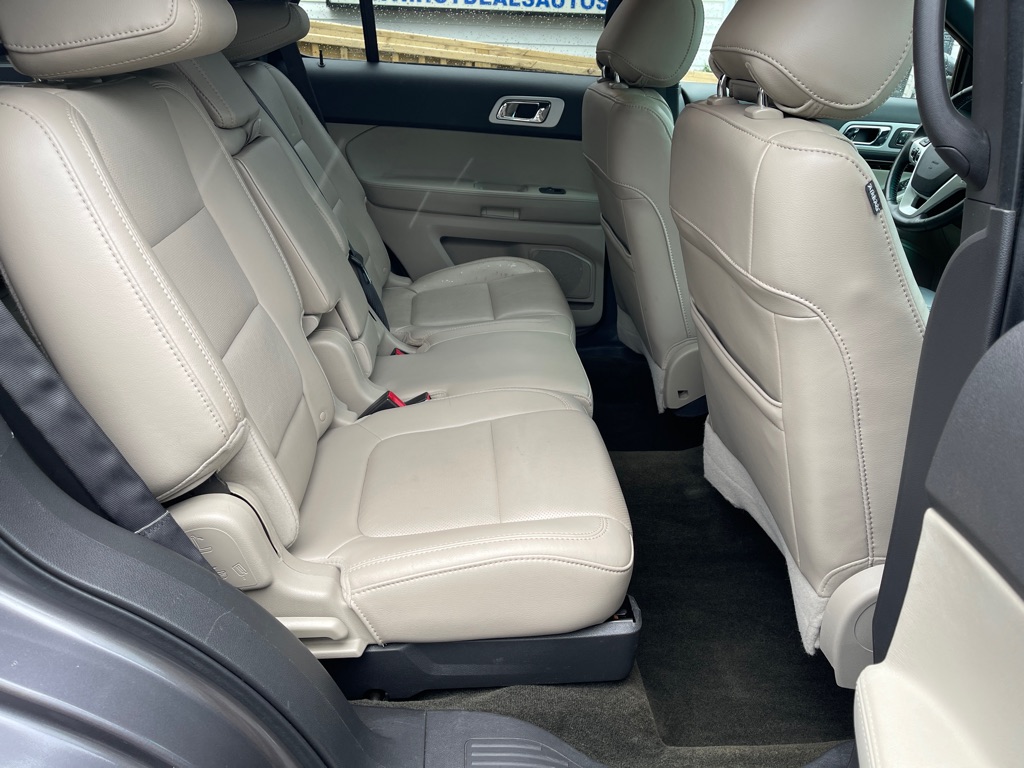 Photo 13 of this FORD EXPLORER