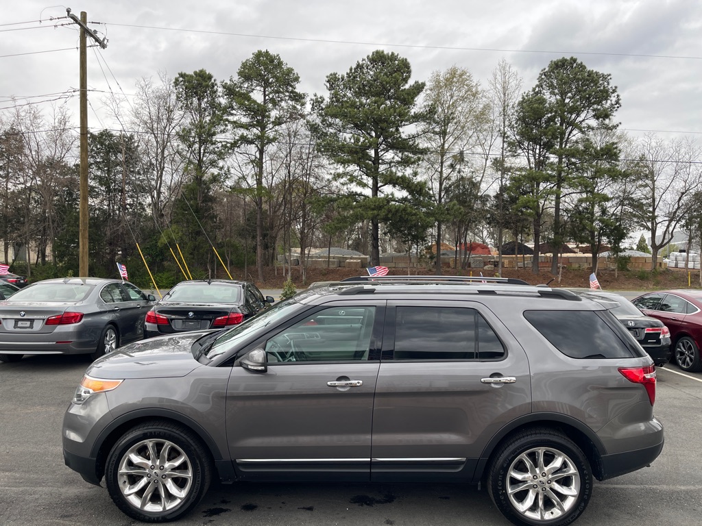 Photo 3 of this FORD EXPLORER