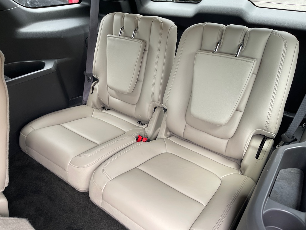 Photo 12 of this FORD EXPLORER