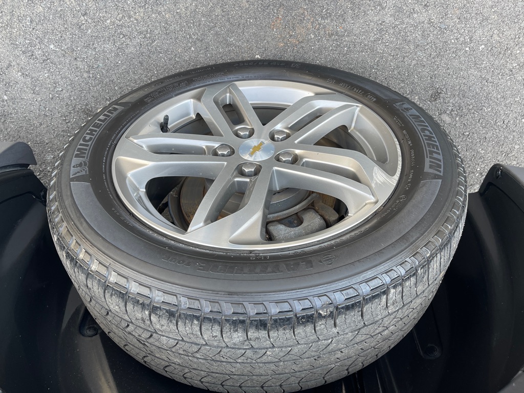 Photo 27 of this CHEVROLET EQUINOX