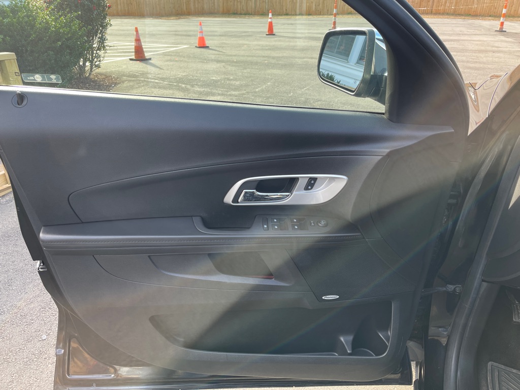 Photo 10 of this CHEVROLET EQUINOX