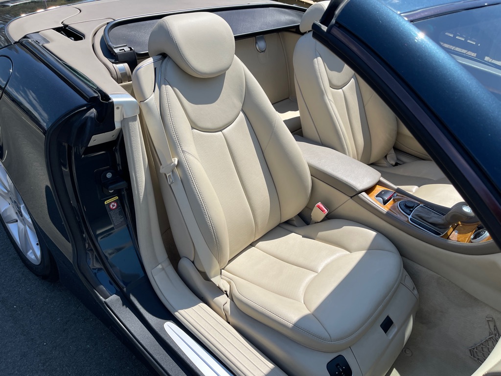 Photo 17 of this MERCEDES-BENZ SL