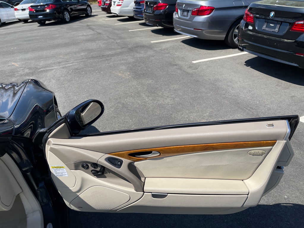 Photo 18 of this MERCEDES-BENZ SL