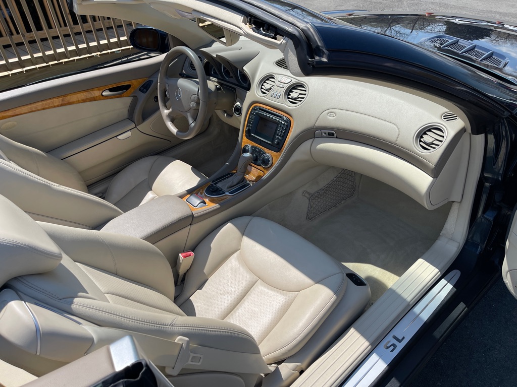 Photo 16 of this MERCEDES-BENZ SL
