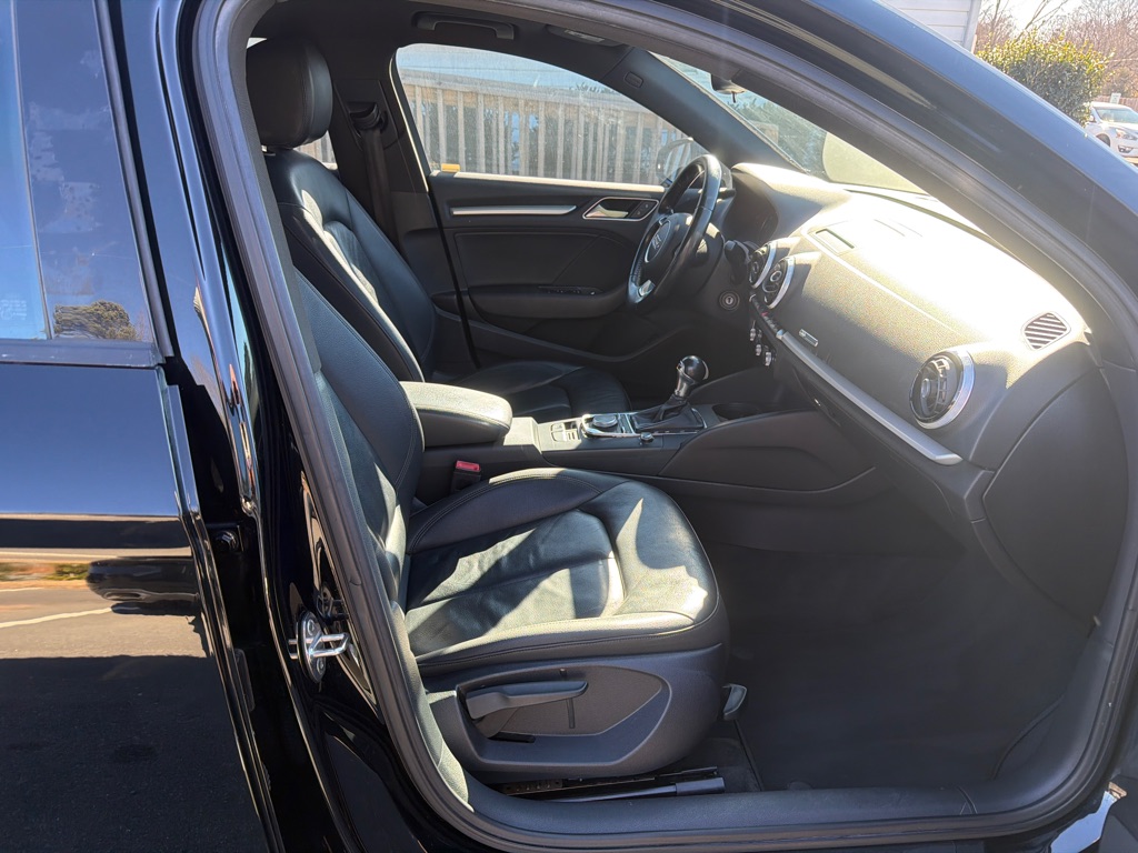 Photo 12 of this AUDI A3