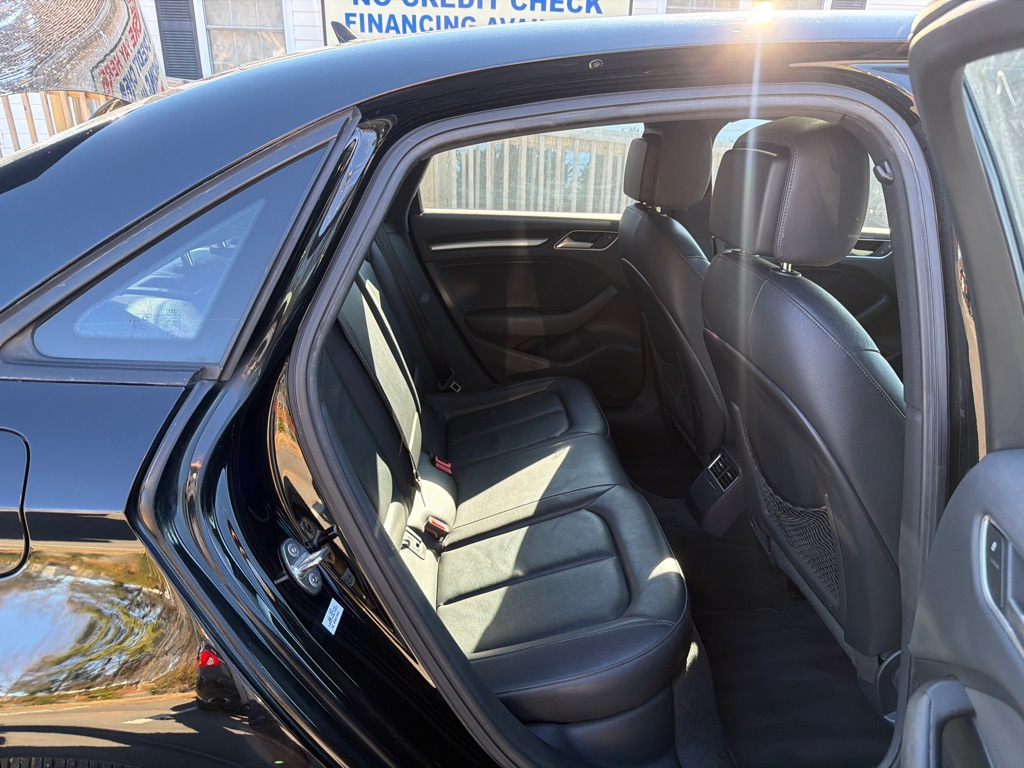 Photo 11 of this AUDI A3