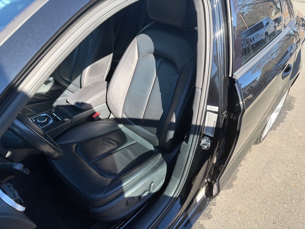 Photo 9 of this AUDI A3