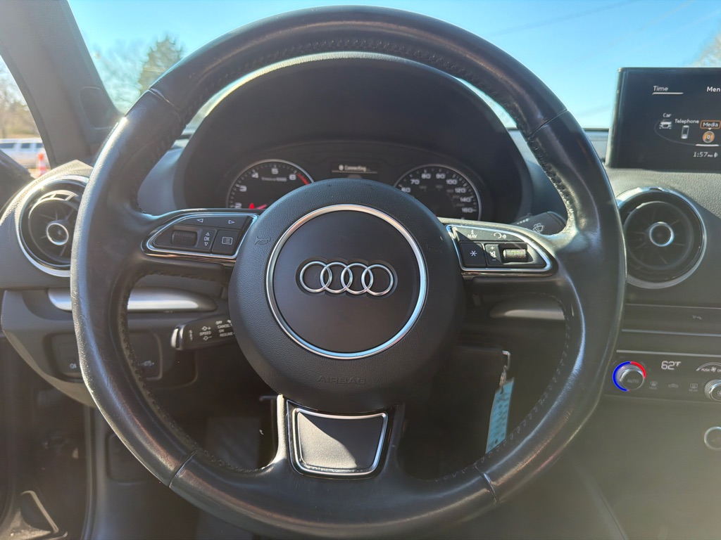 Photo 21 of this AUDI A3