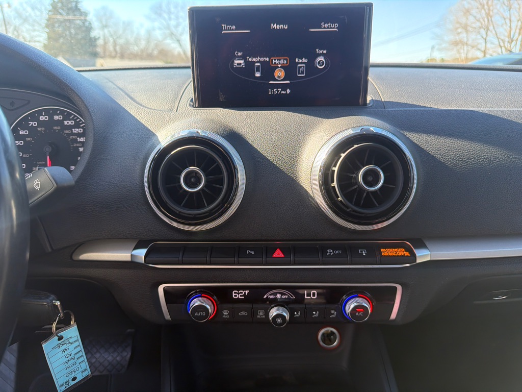 Photo 18 of this AUDI A3