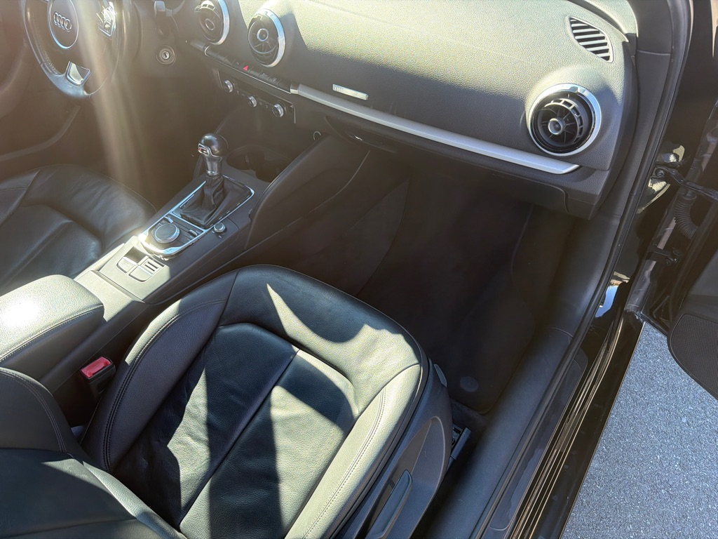 Photo 13 of this AUDI A3