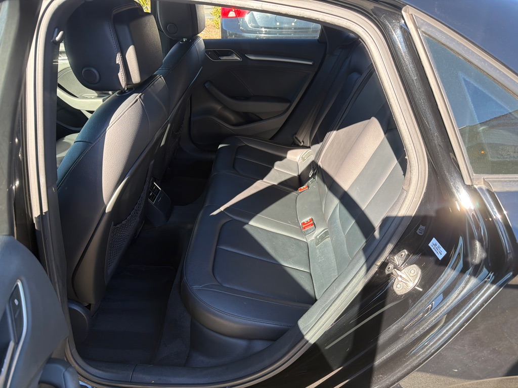 Photo 10 of this AUDI A3