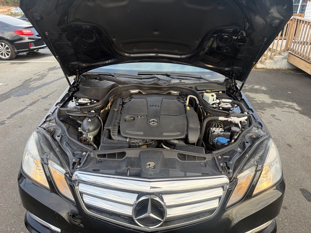 Photo 25 of this MERCEDES-BENZ E-CLASS