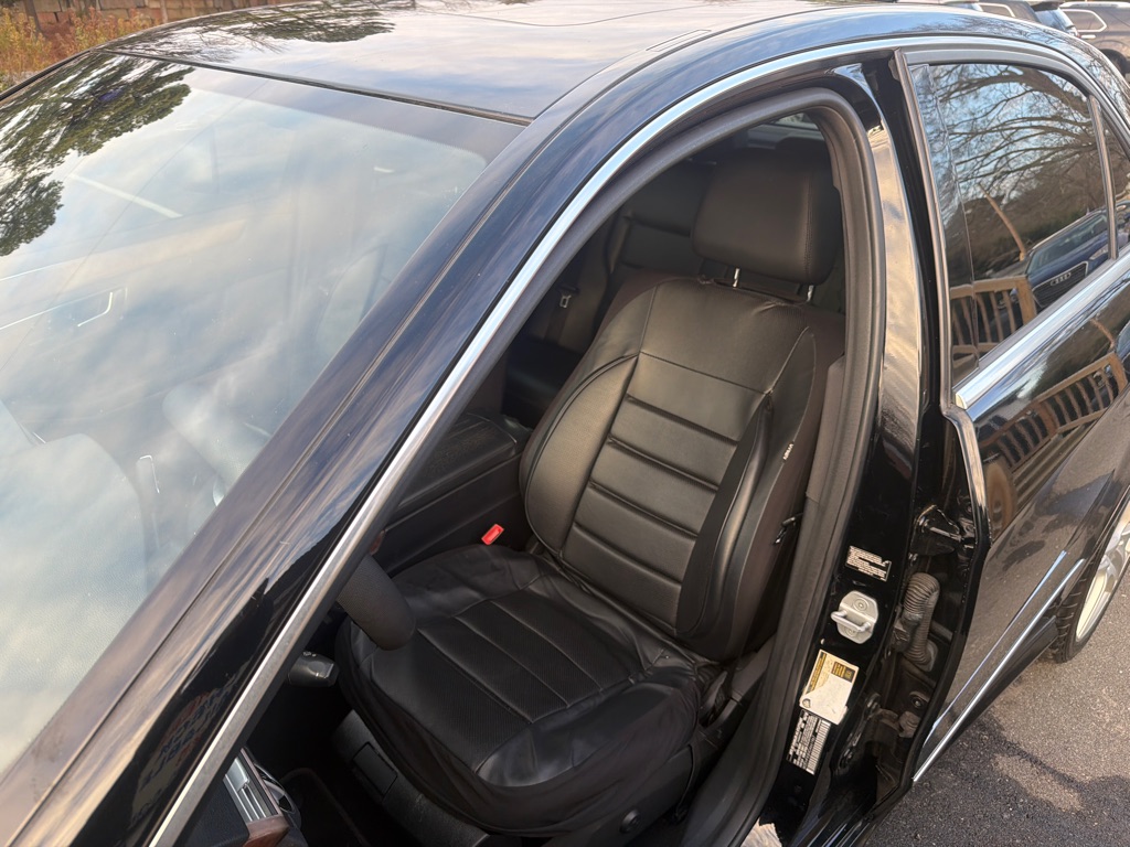 Photo 9 of this MERCEDES-BENZ E-CLASS