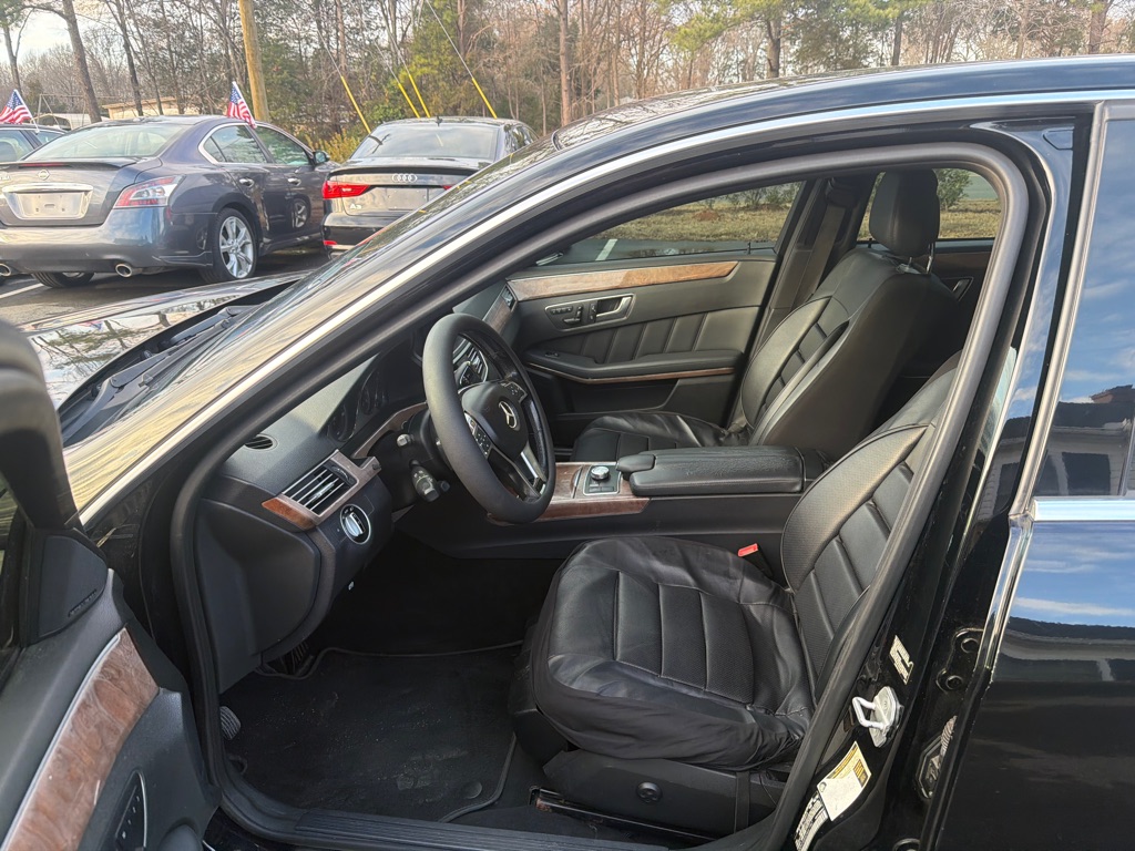 Photo 7 of this MERCEDES-BENZ E-CLASS