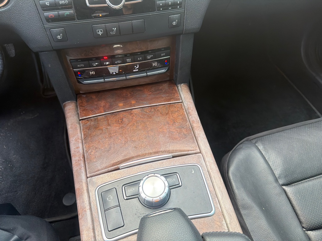 Photo 22 of this MERCEDES-BENZ E-CLASS
