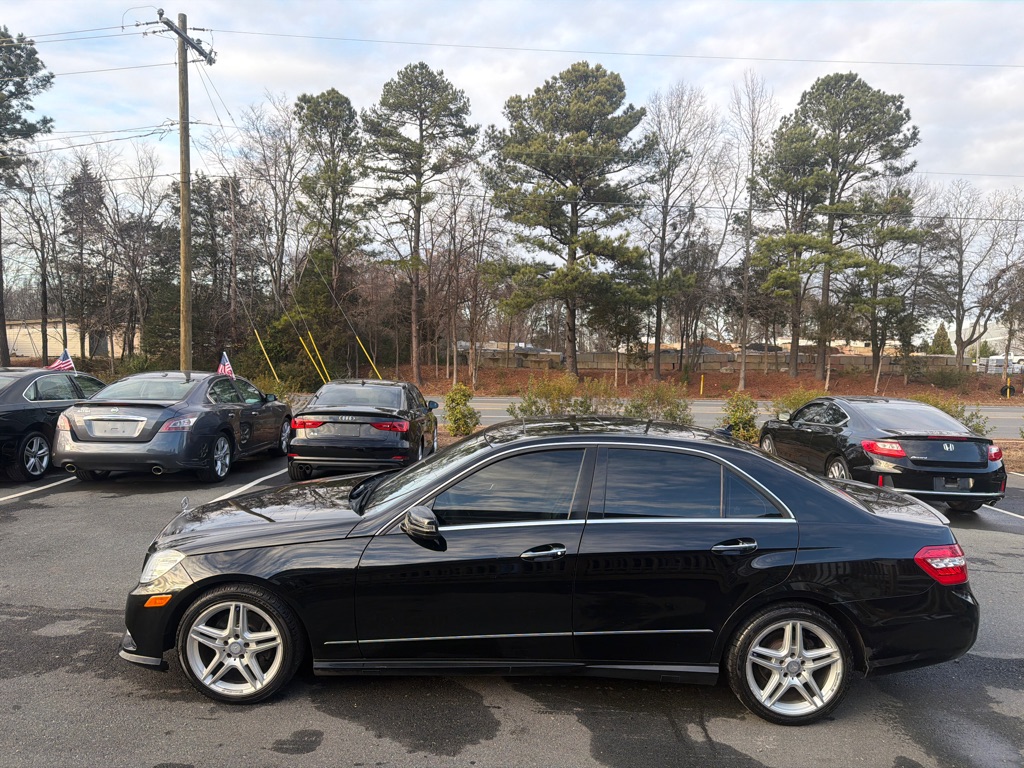 Photo 3 of this MERCEDES-BENZ E-CLASS