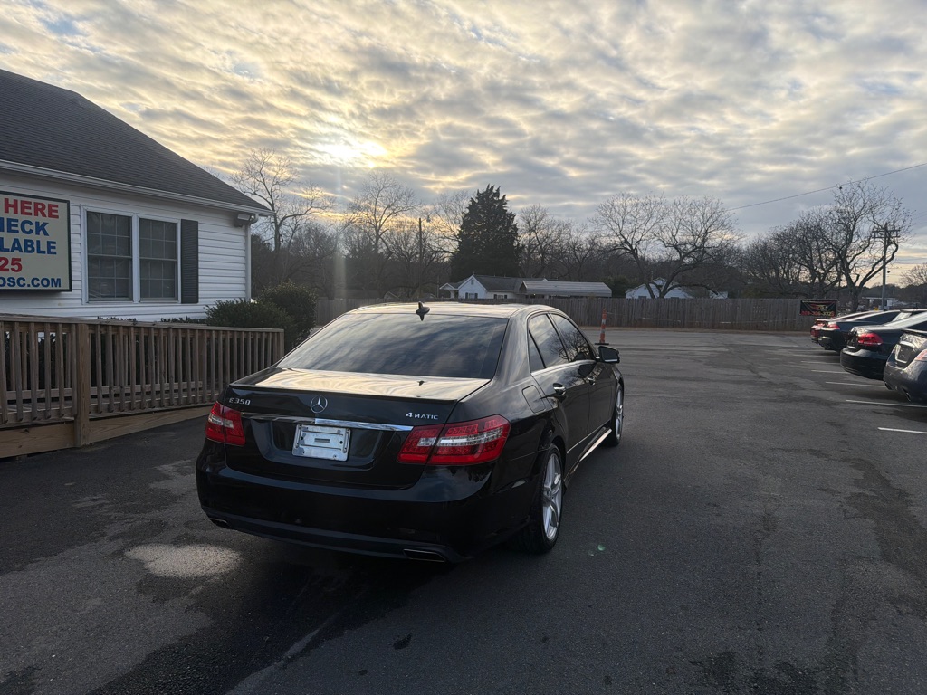 Photo 5 of this MERCEDES-BENZ E-CLASS