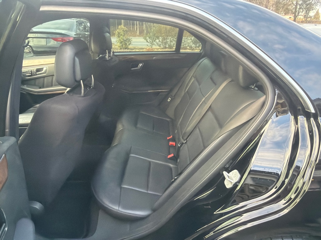Photo 11 of this MERCEDES-BENZ E-CLASS