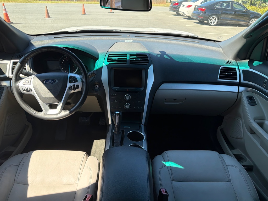 Photo 19 of this FORD EXPLORER
