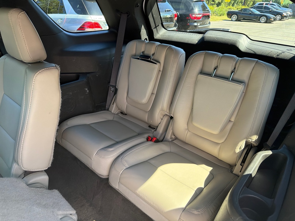 Photo 12 of this FORD EXPLORER