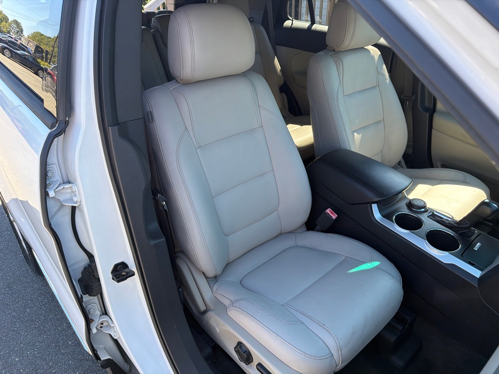 Photo 16 of this FORD EXPLORER