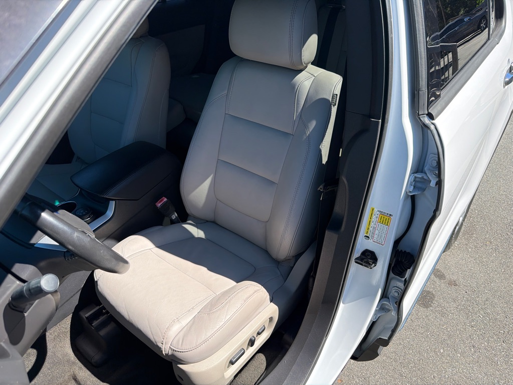 Photo 9 of this FORD EXPLORER
