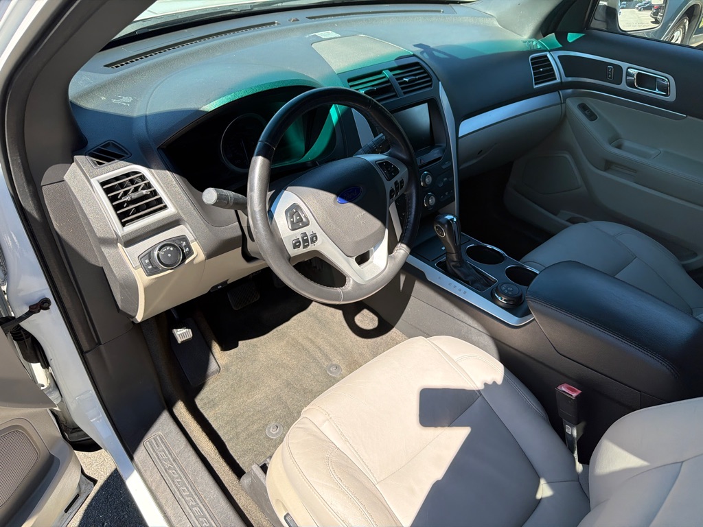 Photo 8 of this FORD EXPLORER
