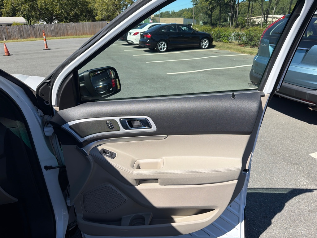 Photo 17 of this FORD EXPLORER